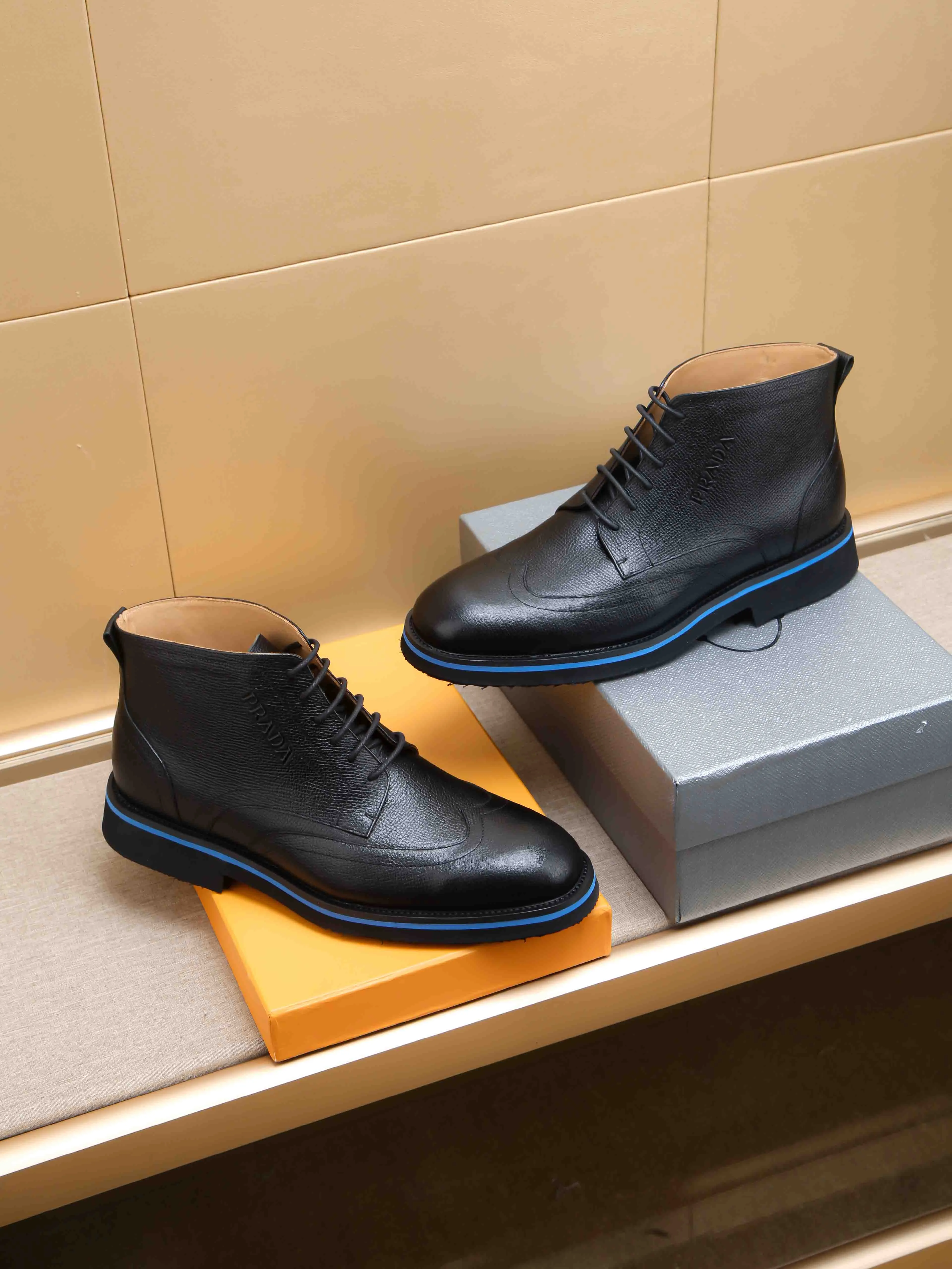 Men's shoes 💰620 💰 PRADA*——◾ Prada~Thick-soled men's shoes, original single-level perfect boutique, brogue style men's formal casual leather shoes, luxurious materials, imported cowhide, with water-dyed cowhide lining, 4.5cm increased PU foam lightweight outsole, perfectly restore the original classic, purchase the original 1:1 accurate replica, welcome all comparisons 🆚, the design is full of modernity, versatile and fashionable urban men! Size: 39-44 (38.45.46.47 customized)
